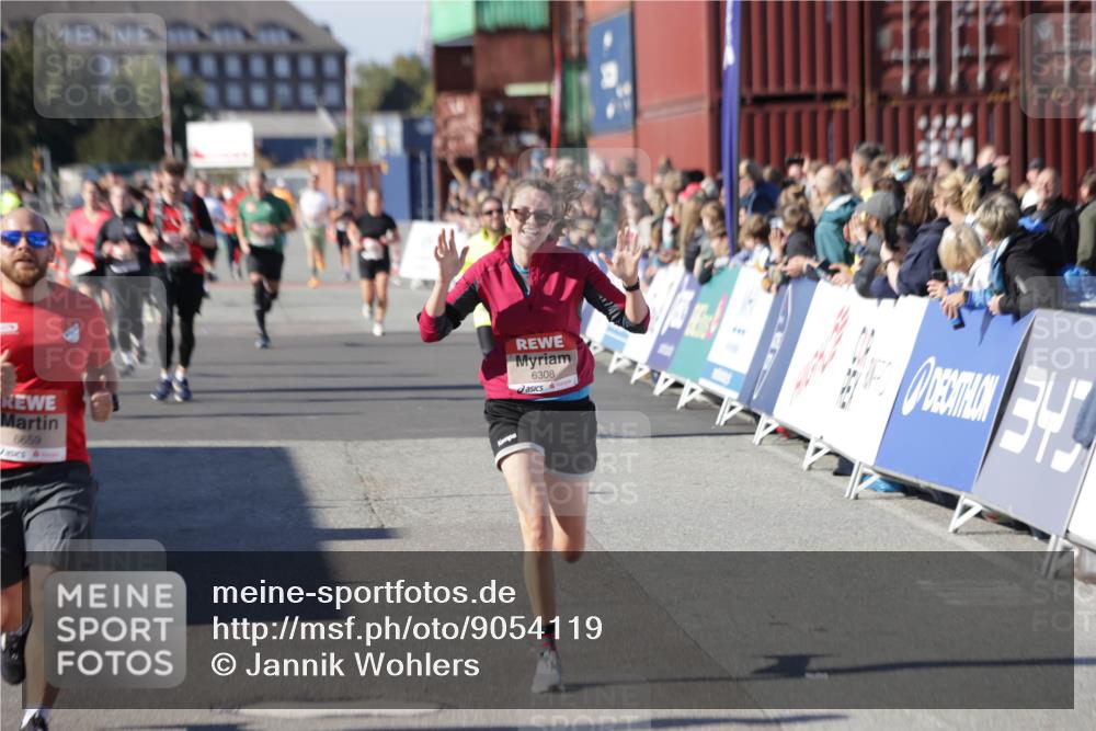 03.10.2025 - Köhlbrandbrückenlauf Jannik Wohlers http://msf.ph/oto/9054119 03.10.2025 13:09:45 Ziel 4262, 4358, 4365, 4502, 4614, 4625, 5803, 5907, 5941, 6308, 6379, 6438, 6659, 6803 meine-sportfotos.de