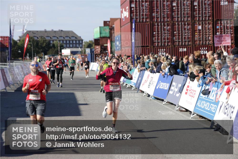 03.10.2025 - Köhlbrandbrückenlauf Jannik Wohlers http://msf.ph/oto/9054132 03.10.2025 13:09:45 Ziel 4262, 4358, 4365, 4502, 4614, 4625, 5803, 5907, 5941, 6308, 6379, 6438, 6659, 6803 meine-sportfotos.de