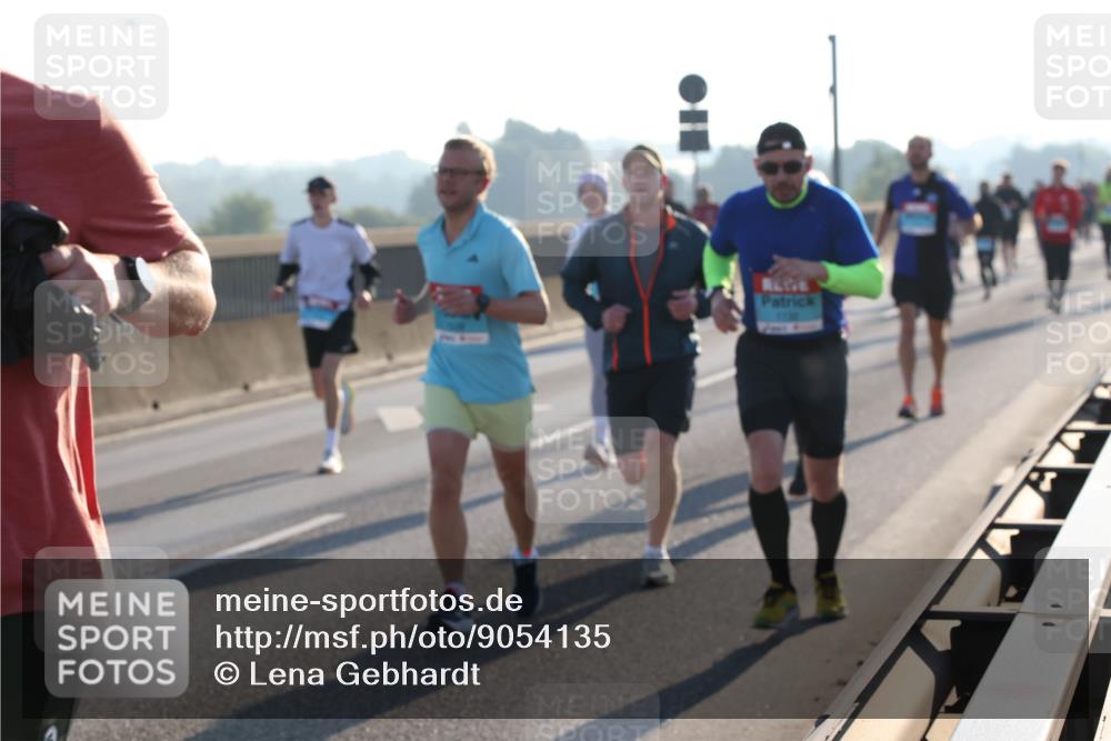 03.10.2025 - Köhlbrandbrückenlauf Lena Gebhardt http://msf.ph/oto/9054135 03.10.2025 09:16:24 Position 1  meine-sportfotos.de