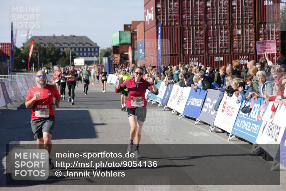 03.10.2025 - Köhlbrandbrückenlauf Jannik Wohlers http://msf.ph/oto/9054136 03.10.2025 13:09:45 Ziel 4262, 4358, 4365, 4502, 4614, 4625, 5803, 5907, 5941, 6308, 6379, 6438, 6659, 6803 meine-sportfotos.de