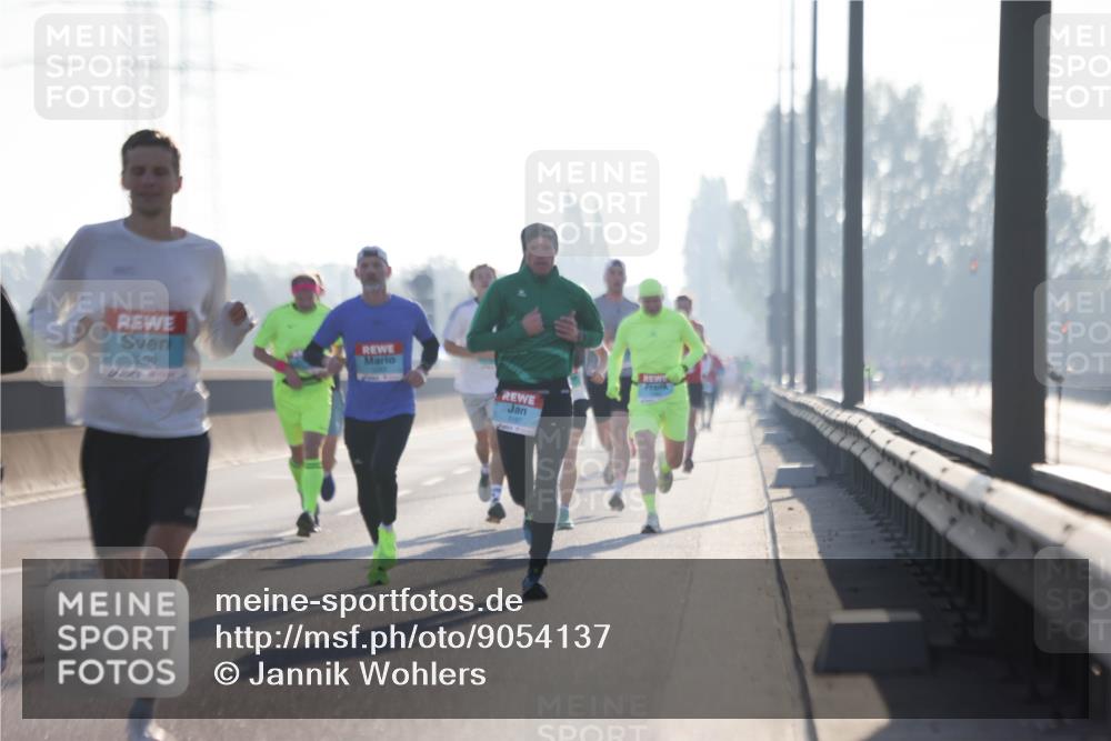 03.10.2025 - Köhlbrandbrückenlauf Jannik Wohlers http://msf.ph/oto/9054137 03.10.2025 09:11:50 Position 3 3209, 1187 meine-sportfotos.de