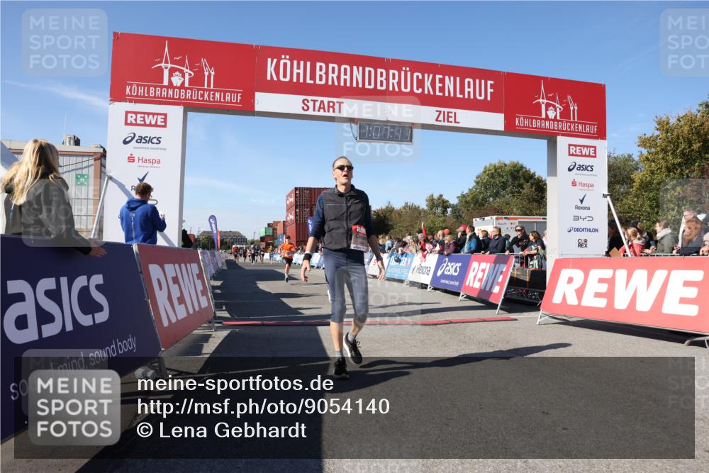 03.10.2025 - Köhlbrandbrückenlauf Lena Gebhardt http://msf.ph/oto/9054140 03.10.2025 13:07:11 Ziel 4444, 4451, 4588, 4804, 6065, 6302, 6423, 6427, 6467, 6822 meine-sportfotos.de