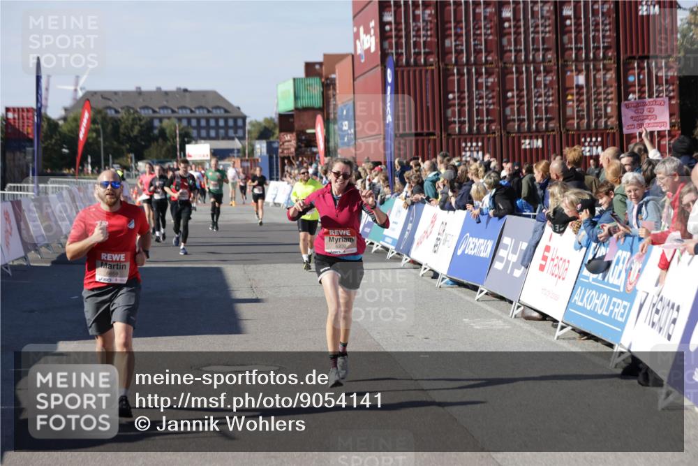 03.10.2025 - Köhlbrandbrückenlauf Jannik Wohlers http://msf.ph/oto/9054141 03.10.2025 13:09:45 Ziel 4262, 4358, 4365, 4502, 4614, 4625, 5803, 5907, 5941, 6308, 6379, 6438, 6659, 6803 meine-sportfotos.de