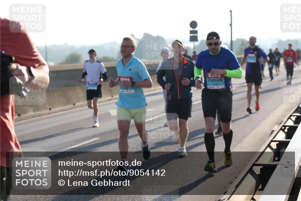 03.10.2025 - Köhlbrandbrückenlauf Lena Gebhardt http://msf.ph/oto/9054142 03.10.2025 09:16:24 Position 1 1132 meine-sportfotos.de