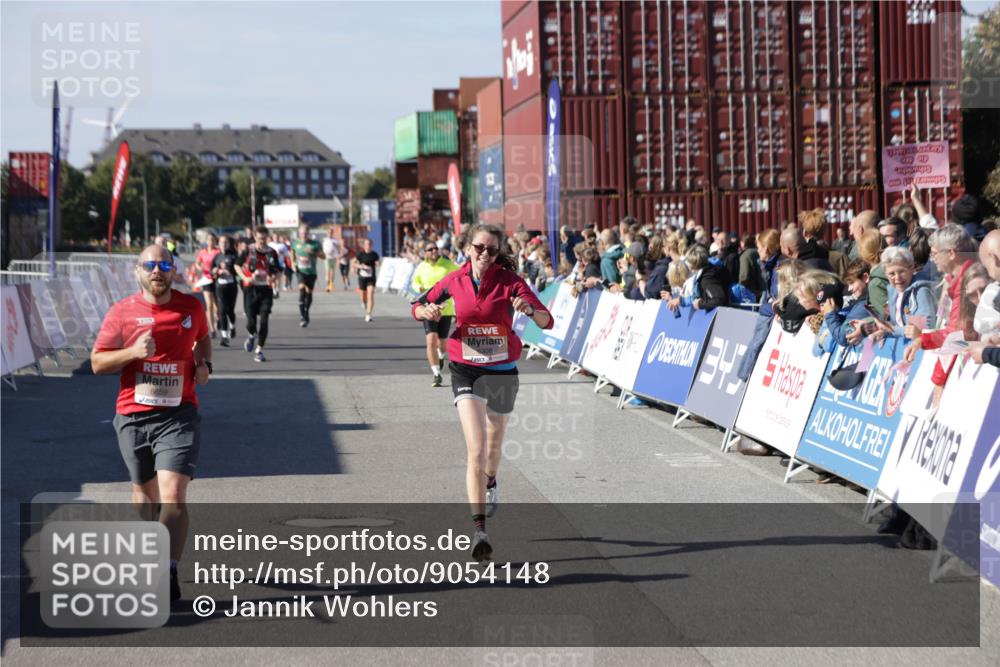 03.10.2025 - Köhlbrandbrückenlauf Jannik Wohlers http://msf.ph/oto/9054148 03.10.2025 13:09:45 Ziel 4262, 4358, 4365, 4502, 4614, 4625, 5803, 5907, 5941, 6308, 6379, 6438, 6659, 6803 meine-sportfotos.de