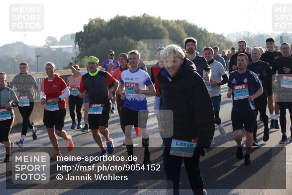 03.10.2025 - Köhlbrandbrückenlauf Jannik Wohlers http://msf.ph/oto/9054152 03.10.2025 09:20:11 Position 3 3487, 2687, 3049, 1372, 3047, 1588 meine-sportfotos.de