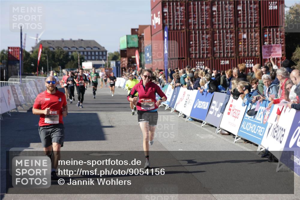 03.10.2025 - Köhlbrandbrückenlauf Jannik Wohlers http://msf.ph/oto/9054156 03.10.2025 13:09:45 Ziel 4262, 4358, 4365, 4502, 4614, 4625, 5803, 5907, 5941, 6308, 6379, 6438, 6659, 6803 meine-sportfotos.de