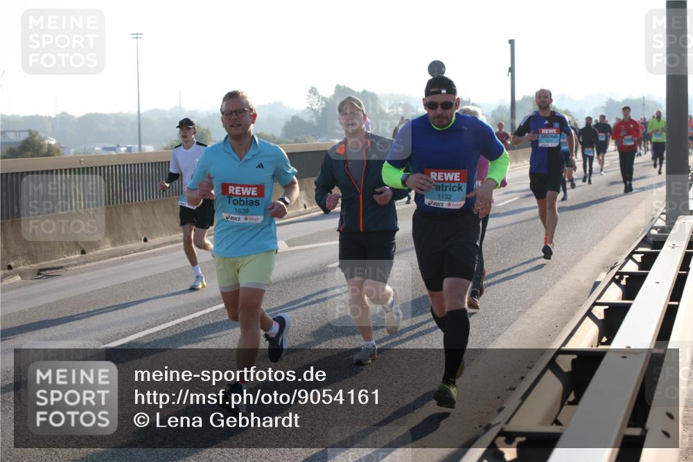 03.10.2025 - Köhlbrandbrückenlauf Lena Gebhardt http://msf.ph/oto/9054161 03.10.2025 09:16:24 Position 1 1639, 1132 meine-sportfotos.de