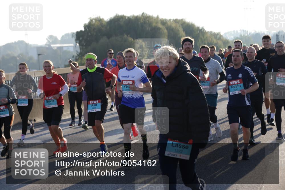 03.10.2025 - Köhlbrandbrückenlauf Jannik Wohlers http://msf.ph/oto/9054162 03.10.2025 09:20:11 Position 3 3487, 3486, 3049, 1372, 1782, 3047, 1588 meine-sportfotos.de