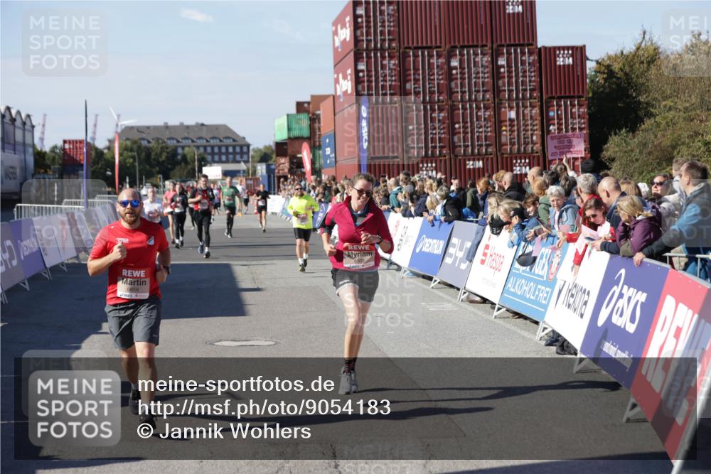 03.10.2025 - Köhlbrandbrückenlauf Jannik Wohlers http://msf.ph/oto/9054183 03.10.2025 13:09:46 Ziel 4262, 4502, 4614, 4625, 5520, 5907, 5941, 6308, 6379, 6659, 6803 meine-sportfotos.de