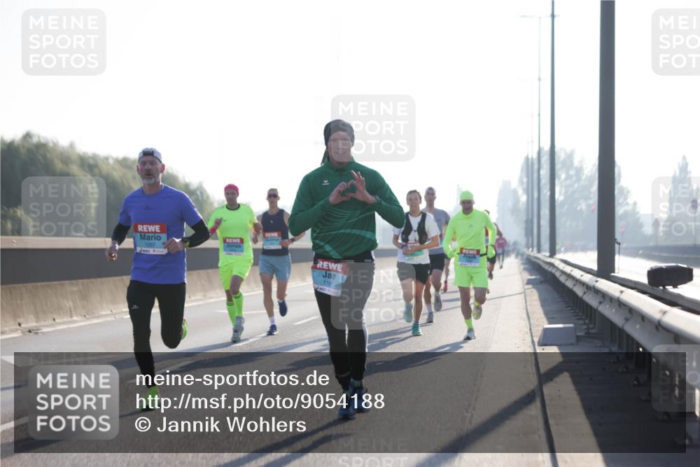 03.10.2025 - Köhlbrandbrückenlauf Jannik Wohlers http://msf.ph/oto/9054188 03.10.2025 09:11:54 Position 3 1057, 1187 meine-sportfotos.de