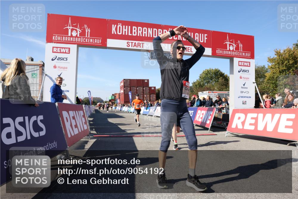 03.10.2025 - Köhlbrandbrückenlauf Lena Gebhardt http://msf.ph/oto/9054192 03.10.2025 13:07:13 Ziel 4444, 4804, 6065, 6302, 6427, 6467, 6822 meine-sportfotos.de
