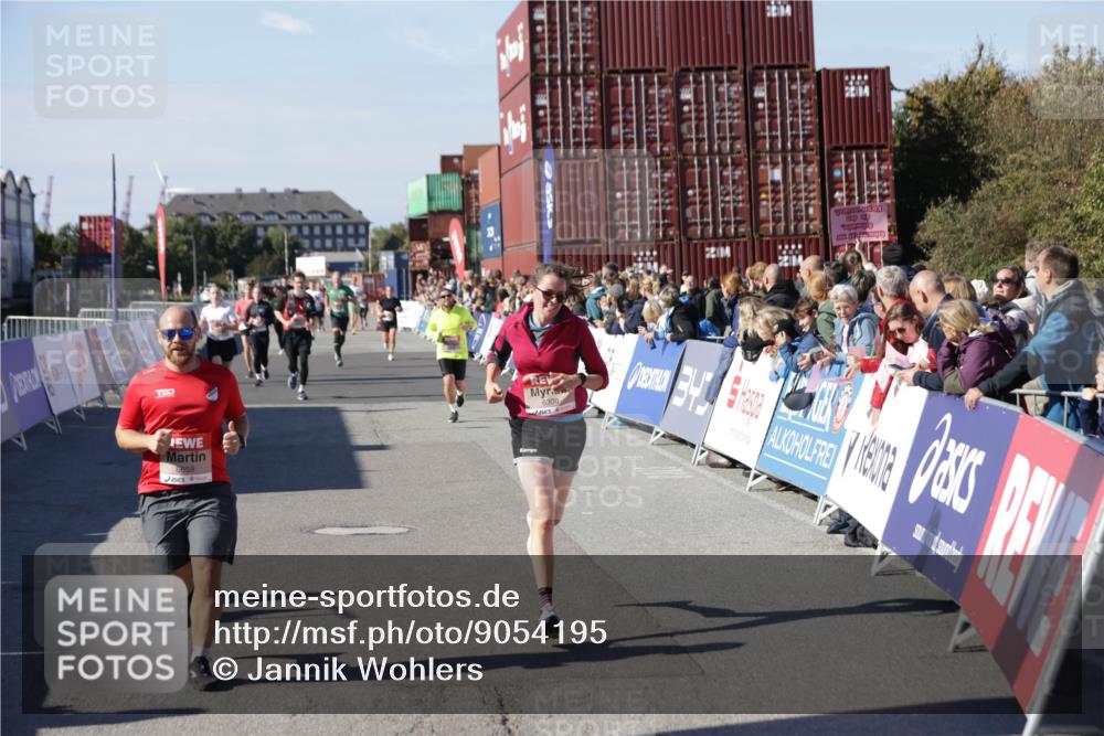 03.10.2025 - Köhlbrandbrückenlauf Jannik Wohlers http://msf.ph/oto/9054195 03.10.2025 13:09:46 Ziel 4262, 4502, 4614, 4625, 5520, 5907, 5941, 6308, 6379, 6659, 6803 meine-sportfotos.de