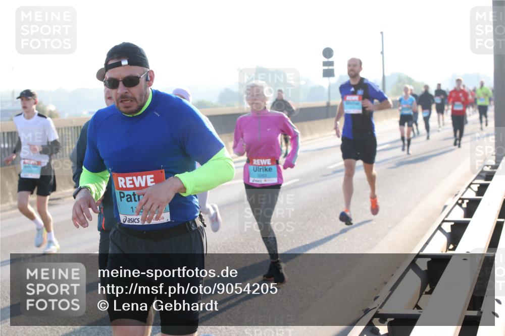 03.10.2025 - Köhlbrandbrückenlauf Lena Gebhardt http://msf.ph/oto/9054205 03.10.2025 09:16:25 Position 1 12 meine-sportfotos.de