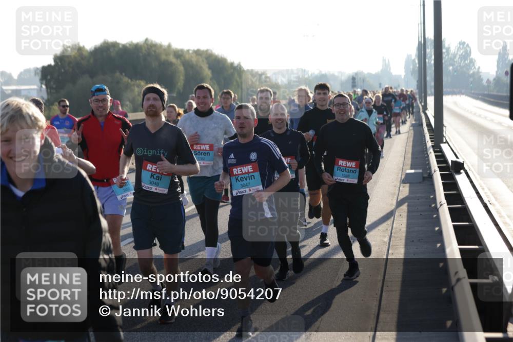 03.10.2025 - Köhlbrandbrückenlauf Jannik Wohlers http://msf.ph/oto/9054207 03.10.2025 09:20:12 Position 3 2450, 3048, 1782, 3047, 1588 meine-sportfotos.de