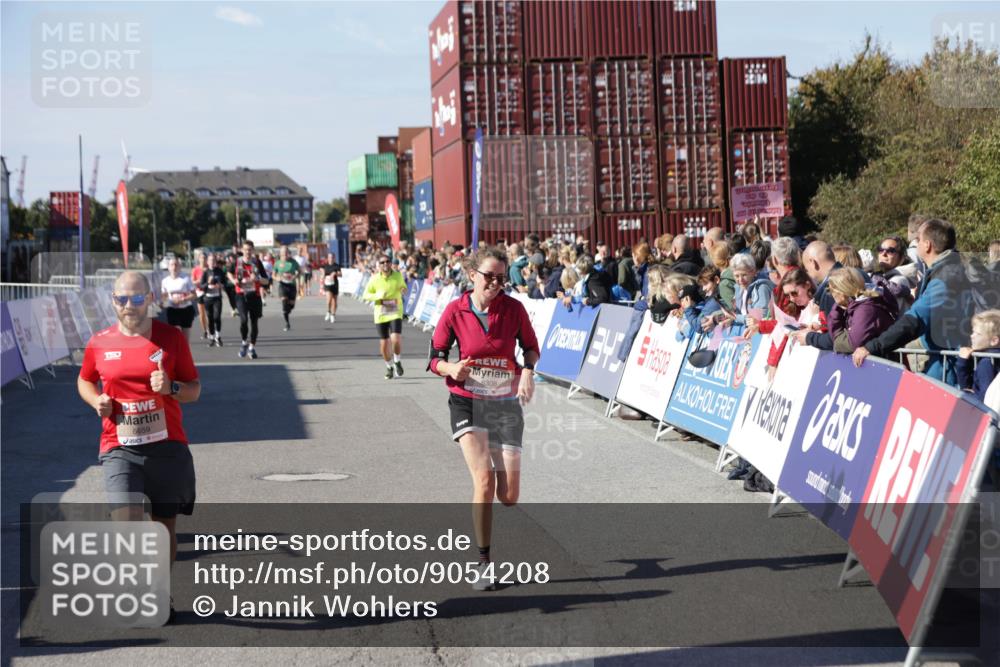 03.10.2025 - Köhlbrandbrückenlauf Jannik Wohlers http://msf.ph/oto/9054208 03.10.2025 13:09:46 Ziel 4262, 4502, 4614, 4625, 5520, 5907, 5941, 6308, 6379, 6659, 6803 meine-sportfotos.de