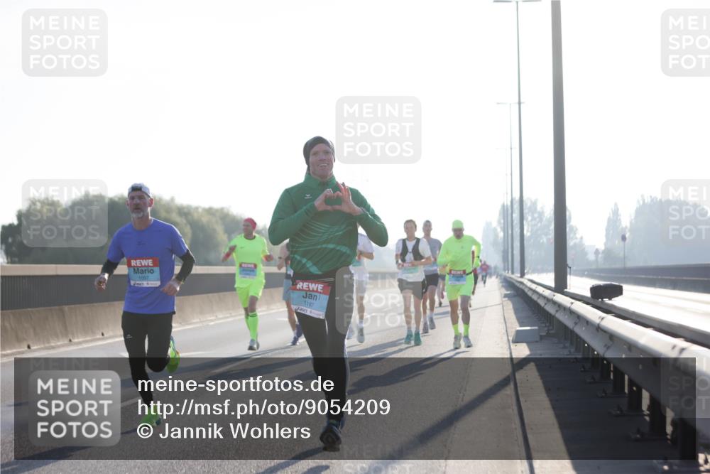 03.10.2025 - Köhlbrandbrückenlauf Jannik Wohlers http://msf.ph/oto/9054209 03.10.2025 09:11:55 Position 3 1057, 1187 meine-sportfotos.de