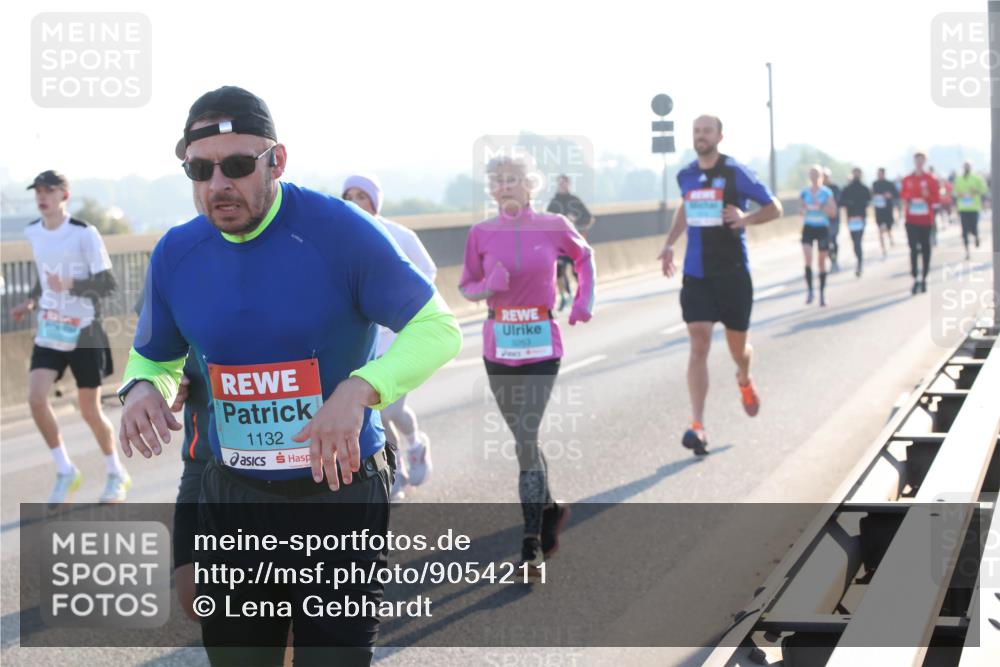 03.10.2025 - Köhlbrandbrückenlauf Lena Gebhardt http://msf.ph/oto/9054211 03.10.2025 09:16:25 Position 1 1132, 4 meine-sportfotos.de