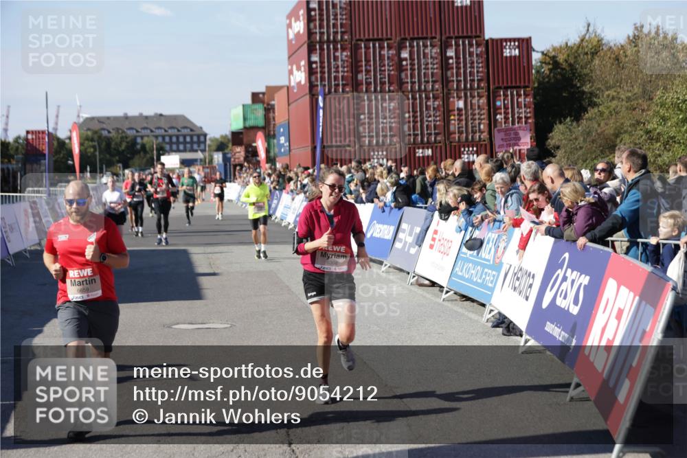 03.10.2025 - Köhlbrandbrückenlauf Jannik Wohlers http://msf.ph/oto/9054212 03.10.2025 13:09:46 Ziel 4262, 4502, 4614, 4625, 5520, 5907, 5941, 6308, 6379, 6659, 6803 meine-sportfotos.de