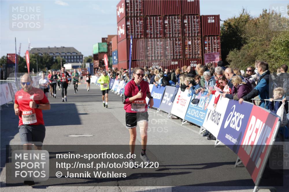 03.10.2025 - Köhlbrandbrückenlauf Jannik Wohlers http://msf.ph/oto/9054220 03.10.2025 13:09:46 Ziel 4262, 4502, 4614, 4625, 5520, 5907, 5941, 6308, 6379, 6659, 6803 meine-sportfotos.de