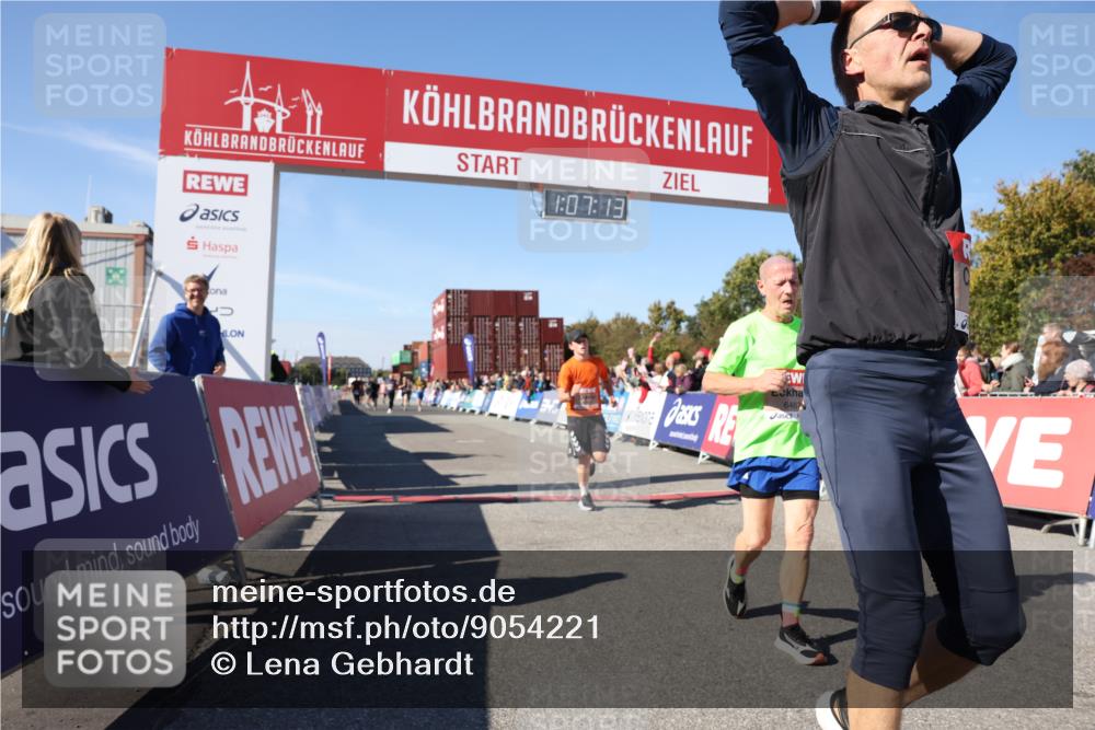 03.10.2025 - Köhlbrandbrückenlauf Lena Gebhardt http://msf.ph/oto/9054221 03.10.2025 13:07:14 Ziel 4444, 4649, 4804, 6065, 6302, 6427, 6467, 6822 meine-sportfotos.de