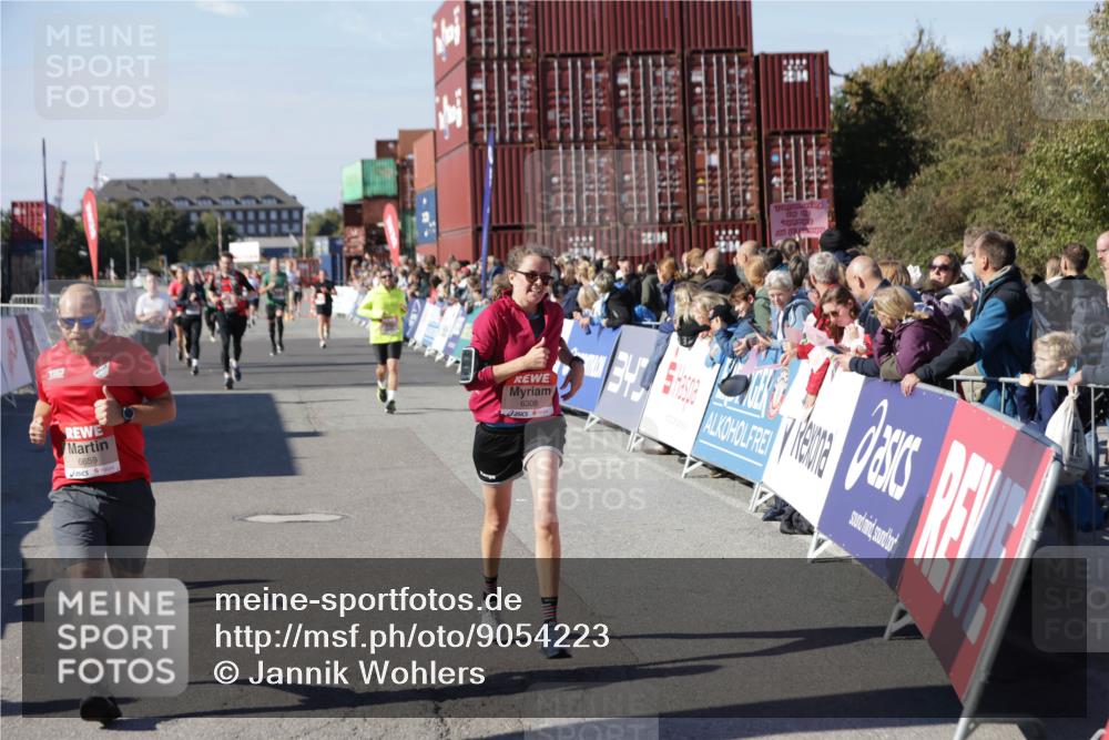 03.10.2025 - Köhlbrandbrückenlauf Jannik Wohlers http://msf.ph/oto/9054223 03.10.2025 13:09:46 Ziel 4262, 4502, 4614, 4625, 5520, 5907, 5941, 6308, 6379, 6659, 6803 meine-sportfotos.de