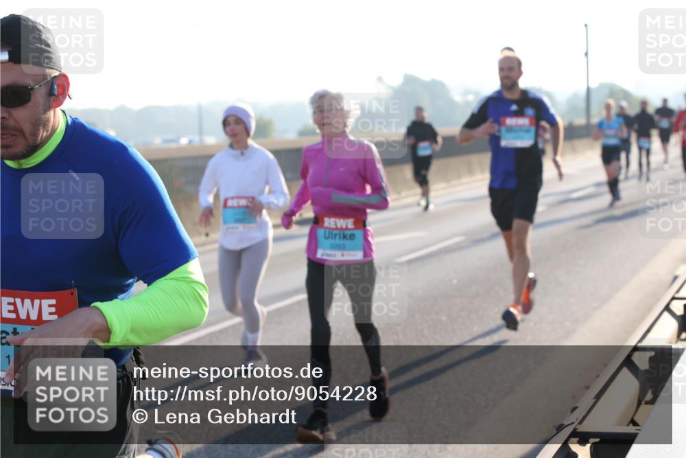 03.10.2025 - Köhlbrandbrückenlauf Lena Gebhardt http://msf.ph/oto/9054228 03.10.2025 09:16:26 Position 1 1 meine-sportfotos.de