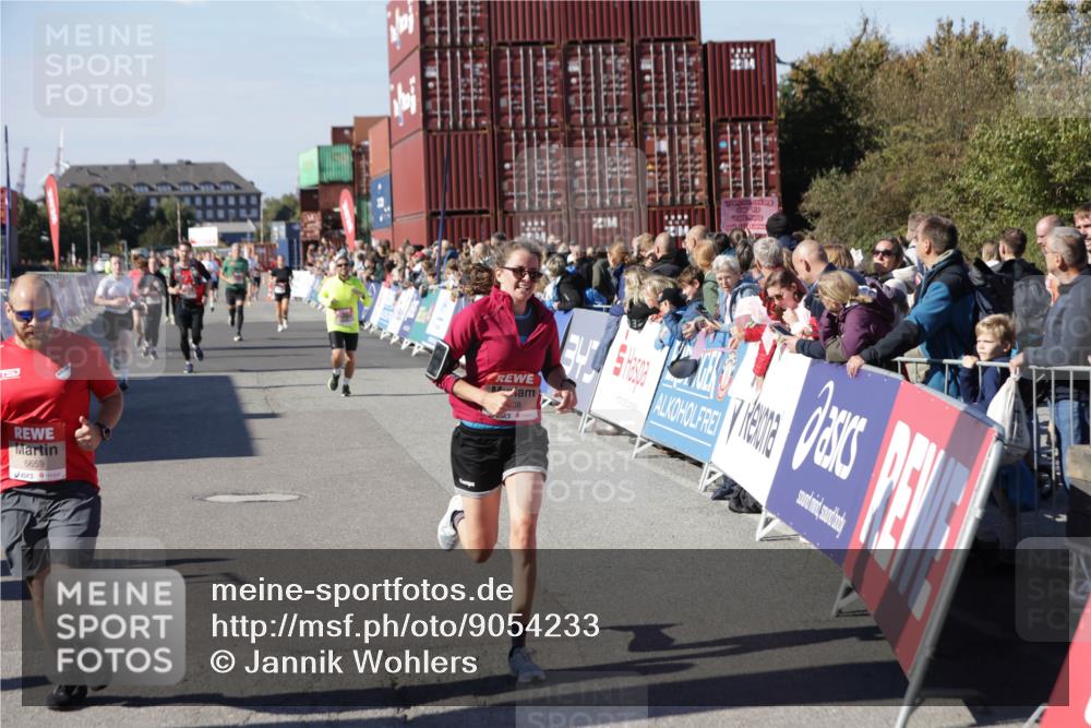 03.10.2025 - Köhlbrandbrückenlauf Jannik Wohlers http://msf.ph/oto/9054233 03.10.2025 13:09:46 Ziel 4262, 4502, 4614, 4625, 5520, 5907, 5941, 6308, 6379, 6659, 6803 meine-sportfotos.de