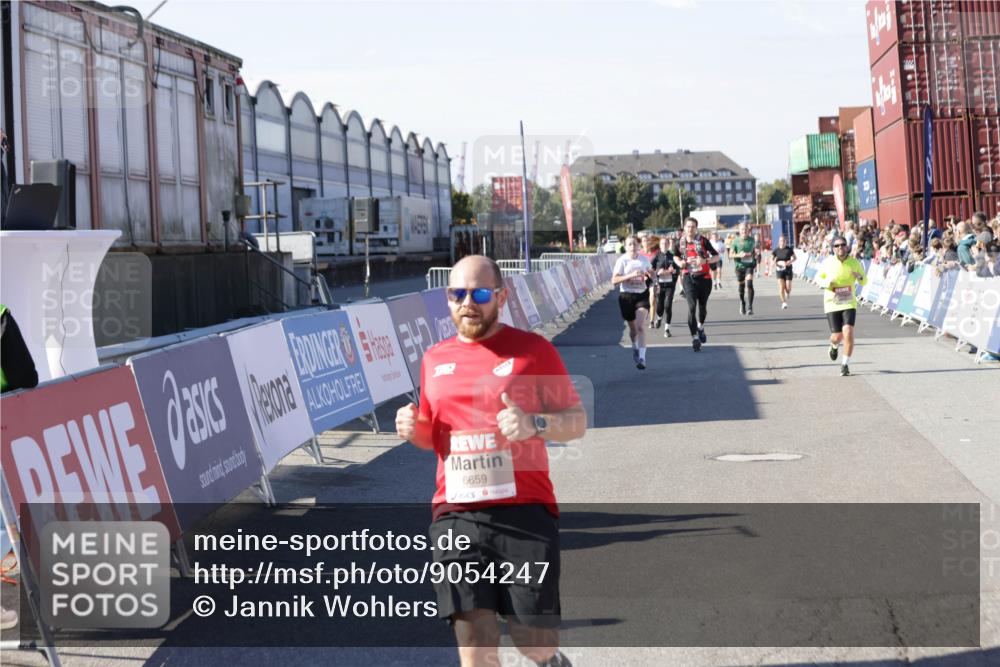 03.10.2025 - Köhlbrandbrückenlauf Jannik Wohlers http://msf.ph/oto/9054247 03.10.2025 13:09:47 Ziel 4262, 4502, 4614, 4625, 5520, 5941, 6308, 6659, 6803 meine-sportfotos.de