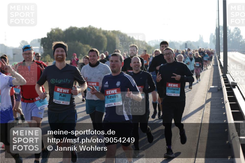 03.10.2025 - Köhlbrandbrückenlauf Jannik Wohlers http://msf.ph/oto/9054249 03.10.2025 09:20:13 Position 3 2450, 3048, 3047, 1588 meine-sportfotos.de