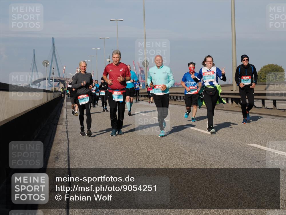 03.10.2025 - Köhlbrandbrückenlauf Fabian Wolf http://msf.ph/oto/9054251 03.10.2025 10:02:38 Position 3 2023, 8116, 1861, 2435 meine-sportfotos.de