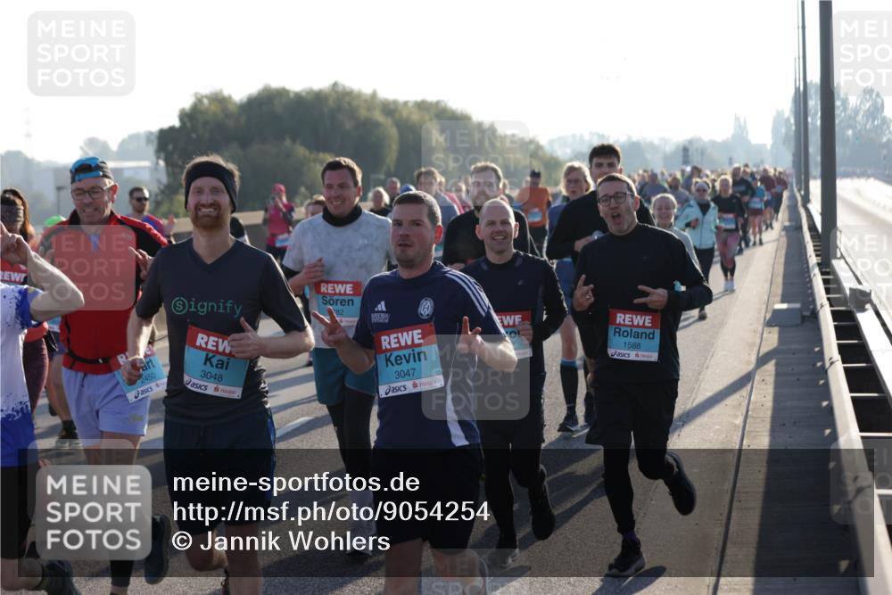 03.10.2025 - Köhlbrandbrückenlauf Jannik Wohlers http://msf.ph/oto/9054254 03.10.2025 09:20:13 Position 3 2450, 82, 3048, 3047, 1588 meine-sportfotos.de