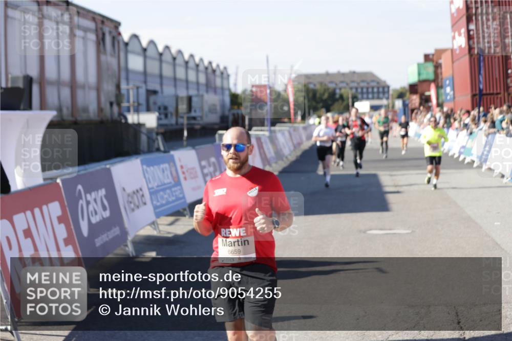 03.10.2025 - Köhlbrandbrückenlauf Jannik Wohlers http://msf.ph/oto/9054255 03.10.2025 13:09:47 Ziel 4262, 4502, 4614, 4625, 5520, 5941, 6308, 6659, 6803 meine-sportfotos.de