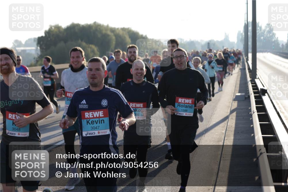 03.10.2025 - Köhlbrandbrückenlauf Jannik Wohlers http://msf.ph/oto/9054256 03.10.2025 09:20:13 Position 3 3, 3048, 3047, 892, 1588 meine-sportfotos.de