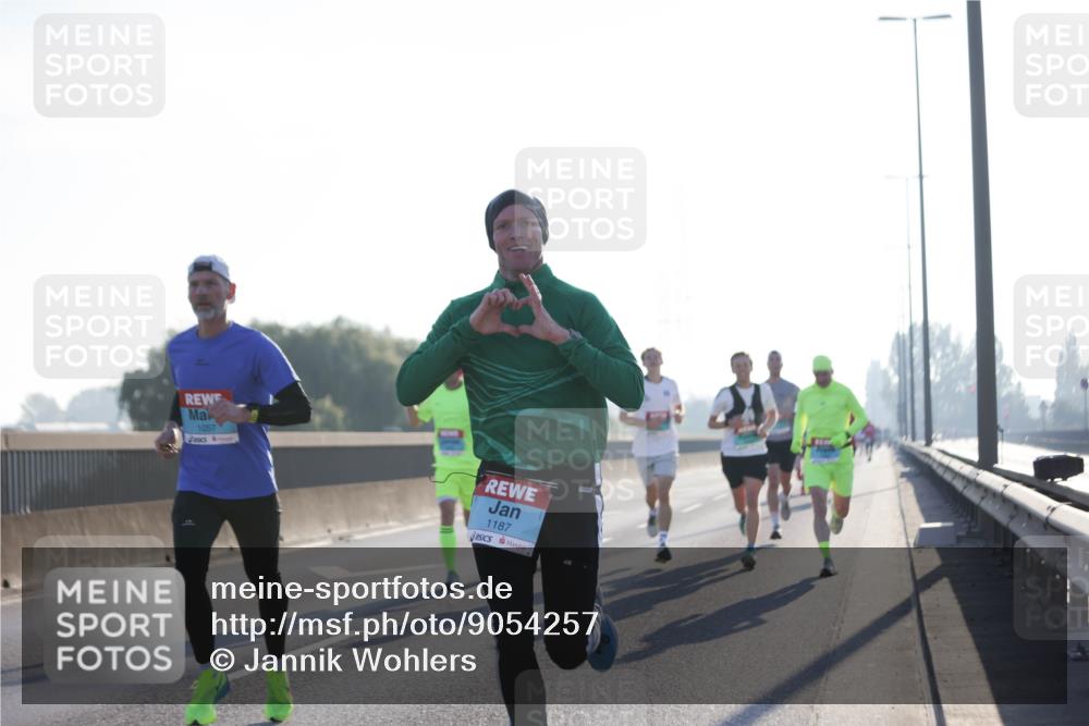 03.10.2025 - Köhlbrandbrückenlauf Jannik Wohlers http://msf.ph/oto/9054257 03.10.2025 09:11:55 Position 3 1057, 1187 meine-sportfotos.de