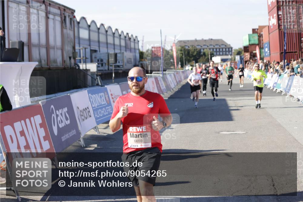03.10.2025 - Köhlbrandbrückenlauf Jannik Wohlers http://msf.ph/oto/9054265 03.10.2025 13:09:47 Ziel 4262, 4502, 4614, 4625, 5520, 5941, 6308, 6659, 6803 meine-sportfotos.de