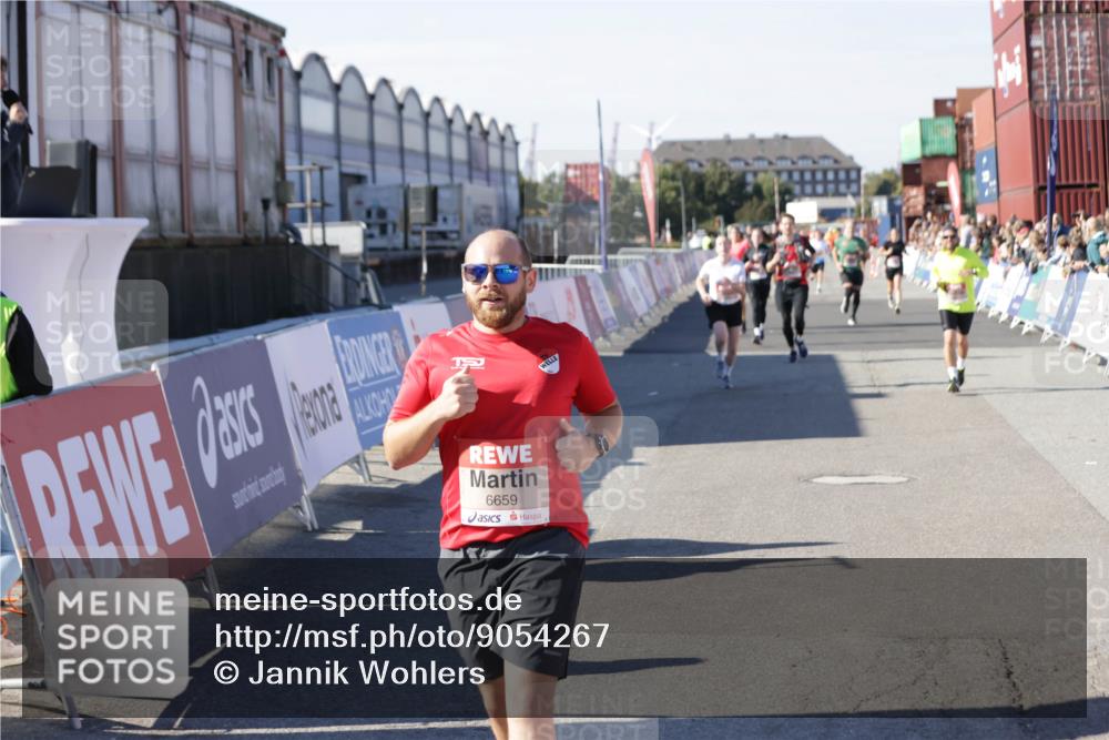 03.10.2025 - Köhlbrandbrückenlauf Jannik Wohlers http://msf.ph/oto/9054267 03.10.2025 13:09:47 Ziel 4262, 4502, 4614, 4625, 5520, 5941, 6308, 6659, 6803 meine-sportfotos.de