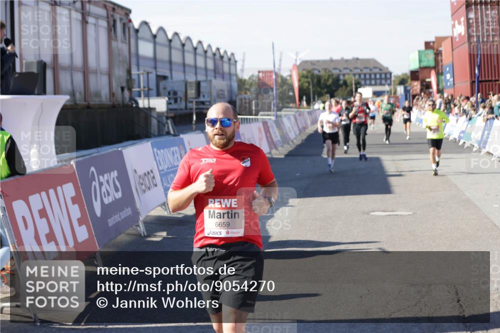 03.10.2025 - Köhlbrandbrückenlauf Jannik Wohlers http://msf.ph/oto/9054270 03.10.2025 13:09:47 Ziel 4262, 4502, 4614, 4625, 5520, 5941, 6308, 6659, 6803 meine-sportfotos.de