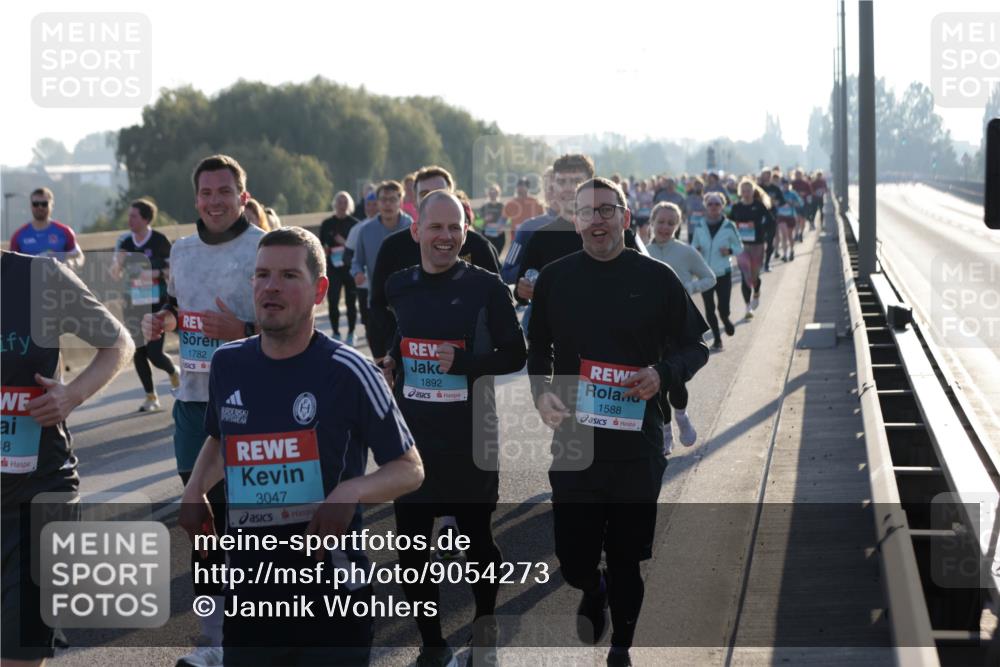 03.10.2025 - Köhlbrandbrückenlauf Jannik Wohlers http://msf.ph/oto/9054273 03.10.2025 09:20:13 Position 3 8, 1782, 3047, 1892, 1588 meine-sportfotos.de
