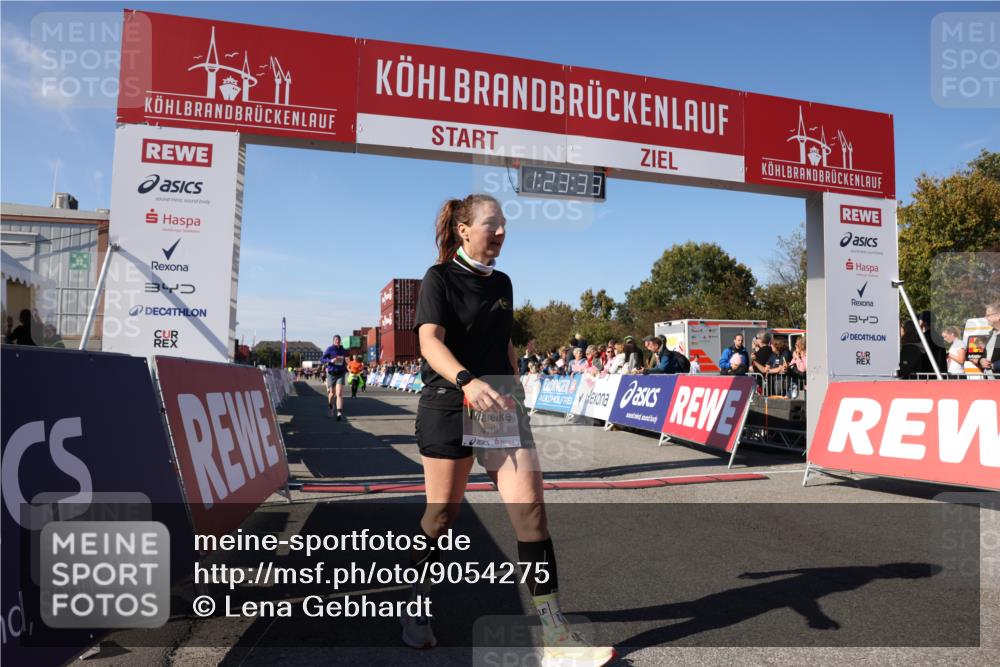 03.10.2025 - Köhlbrandbrückenlauf Lena Gebhardt http://msf.ph/oto/9054275 03.10.2025 13:23:34 Ziel 4450, 4477, 4719, 4752, 4887, 4892, 5003, 5114, 5653, 6291, 6337, 6338, 6378 meine-sportfotos.de
