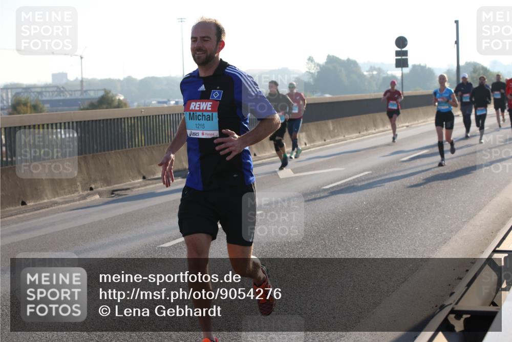 03.10.2025 - Köhlbrandbrückenlauf Lena Gebhardt http://msf.ph/oto/9054276 03.10.2025 09:16:27 Position 1 1215 meine-sportfotos.de