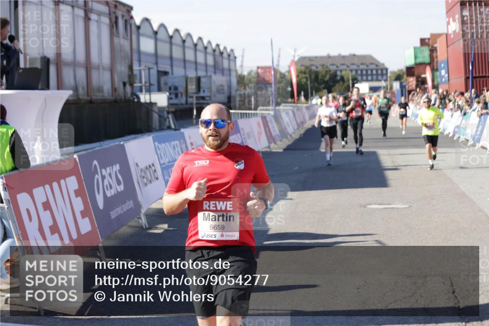 03.10.2025 - Köhlbrandbrückenlauf Jannik Wohlers http://msf.ph/oto/9054277 03.10.2025 13:09:47 Ziel 4262, 4502, 4614, 4625, 5520, 5941, 6308, 6659, 6803 meine-sportfotos.de