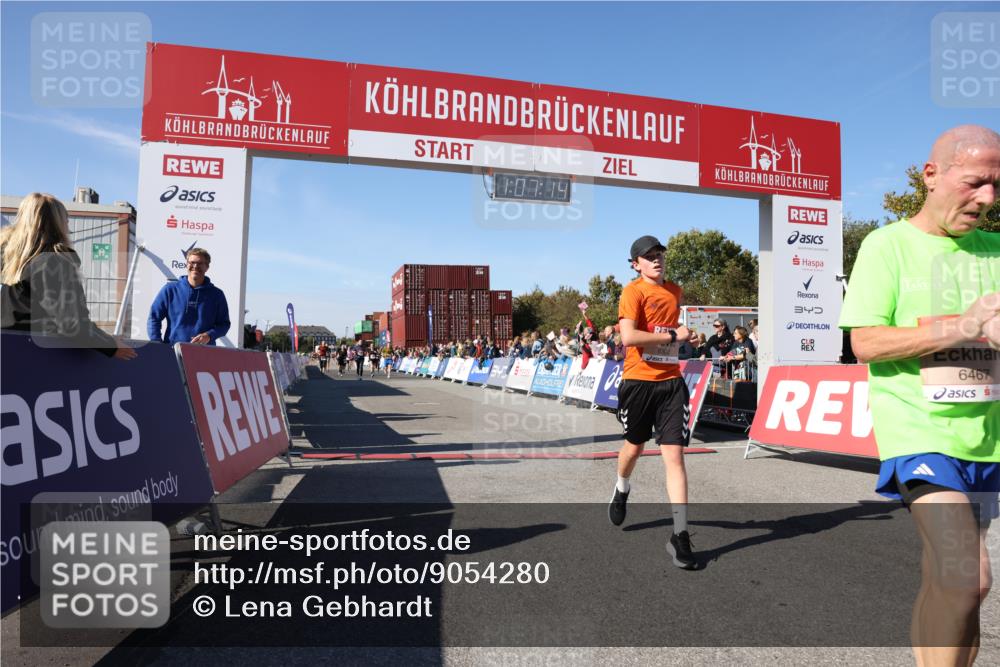 03.10.2025 - Köhlbrandbrückenlauf Lena Gebhardt http://msf.ph/oto/9054280 03.10.2025 13:07:15 Ziel 4444, 4649, 4794, 4804, 4806, 6065, 6302, 6459, 6467 meine-sportfotos.de