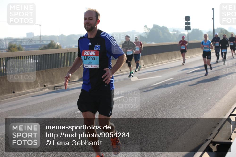 03.10.2025 - Köhlbrandbrückenlauf Lena Gebhardt http://msf.ph/oto/9054284 03.10.2025 09:16:27 Position 1 1215 meine-sportfotos.de