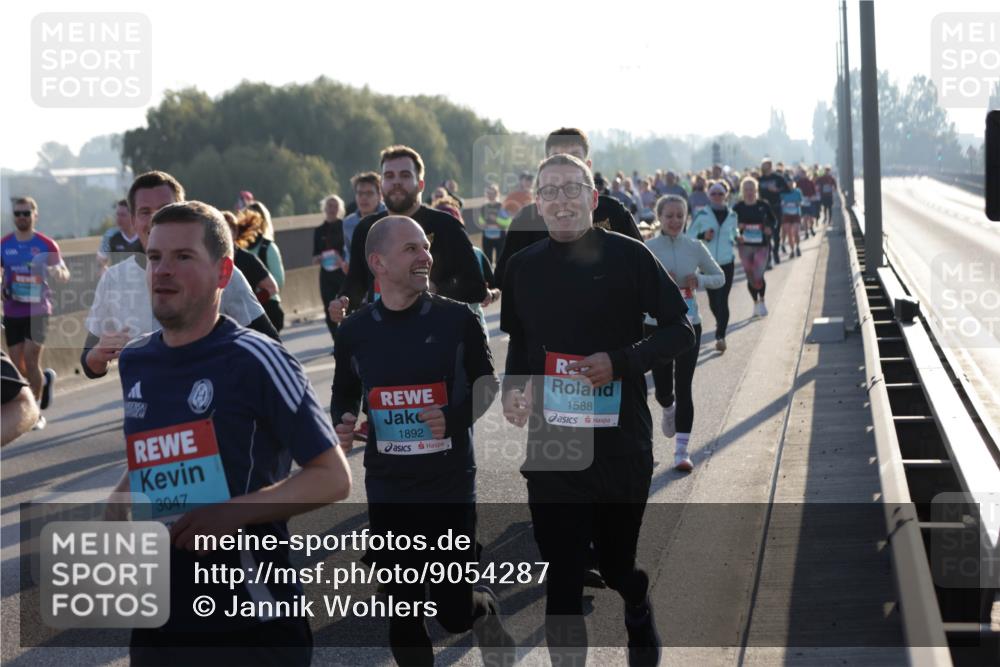 03.10.2025 - Köhlbrandbrückenlauf Jannik Wohlers http://msf.ph/oto/9054287 03.10.2025 09:20:13 Position 3 3047, 1892, 1588 meine-sportfotos.de