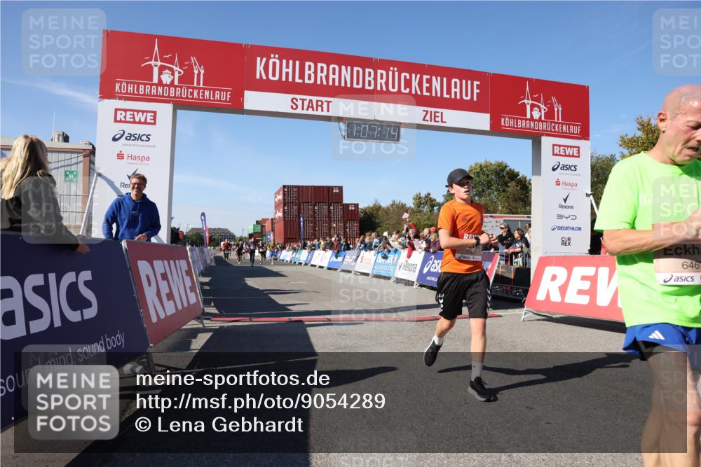 03.10.2025 - Köhlbrandbrückenlauf Lena Gebhardt http://msf.ph/oto/9054289 03.10.2025 13:07:15 Ziel 4444, 4649, 4794, 4804, 4806, 6065, 6302, 6459, 6467 meine-sportfotos.de