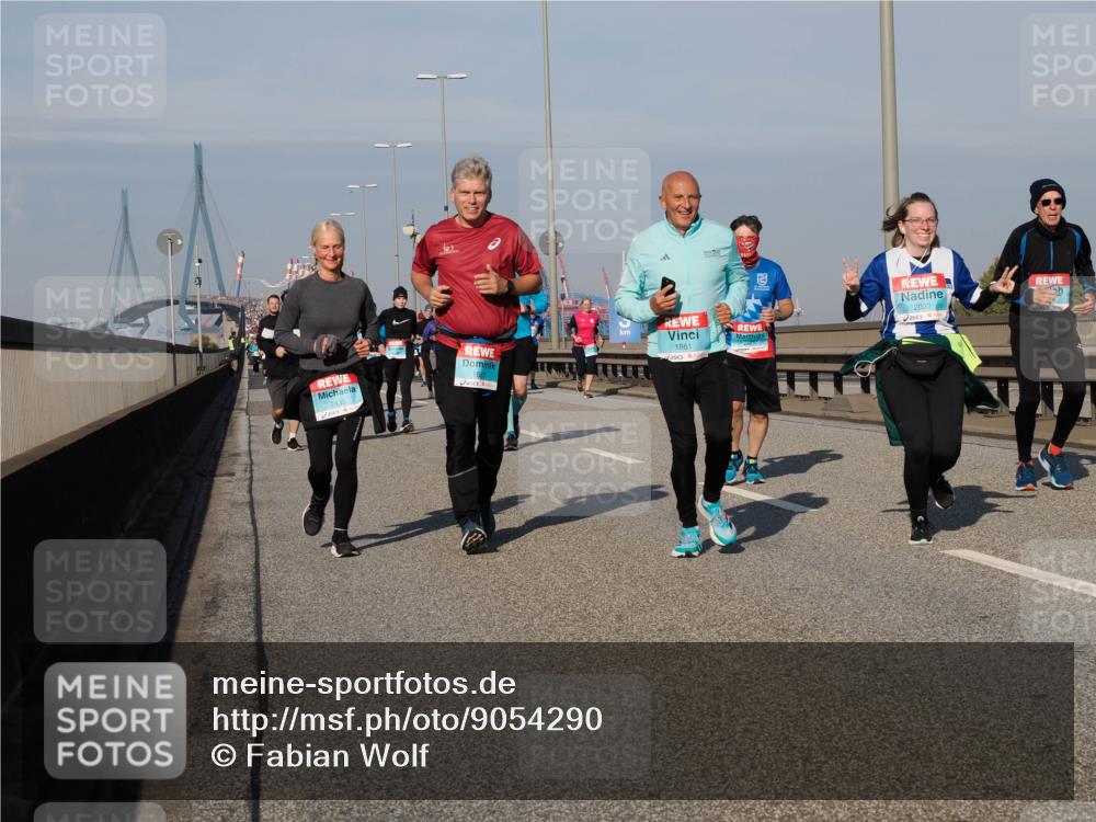 03.10.2025 - Köhlbrandbrückenlauf Fabian Wolf http://msf.ph/oto/9054290 03.10.2025 10:02:39 Position 3 2435, 1861, 2023 meine-sportfotos.de