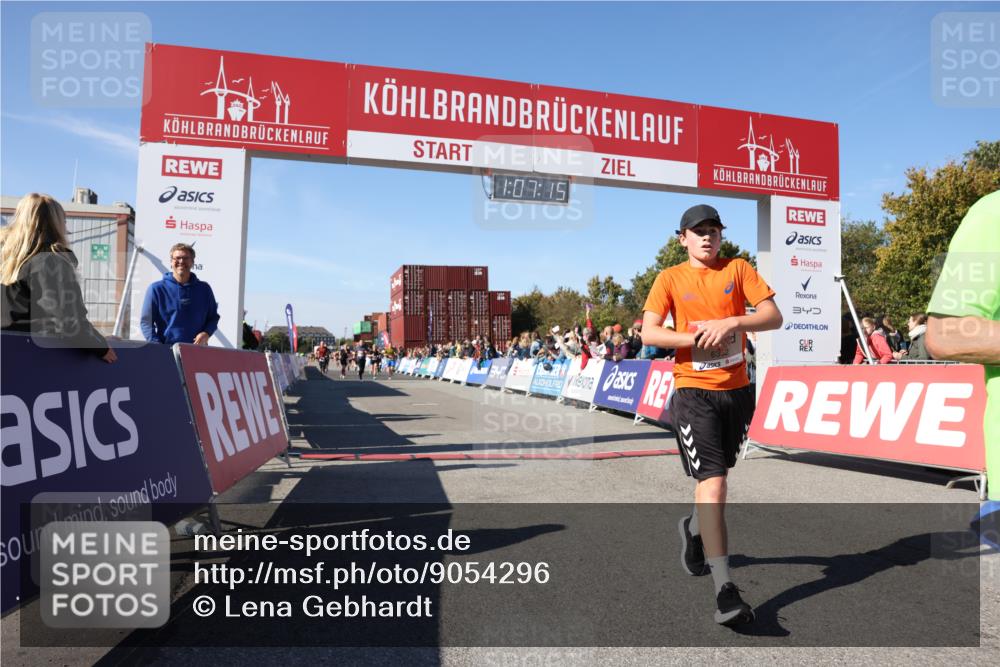 03.10.2025 - Köhlbrandbrückenlauf Lena Gebhardt http://msf.ph/oto/9054296 03.10.2025 13:07:15 Ziel 4444, 4649, 4794, 4804, 4806, 6065, 6302, 6459, 6467 meine-sportfotos.de
