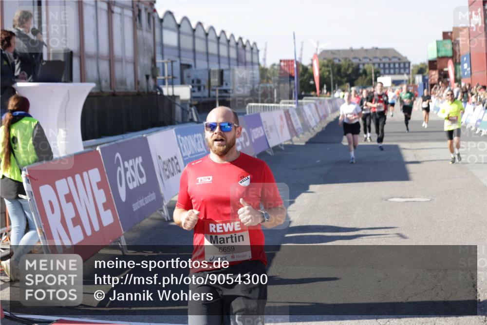 03.10.2025 - Köhlbrandbrückenlauf Jannik Wohlers http://msf.ph/oto/9054300 03.10.2025 13:09:47 Ziel 4262, 4502, 4614, 4625, 5520, 5941, 6308, 6659, 6803 meine-sportfotos.de