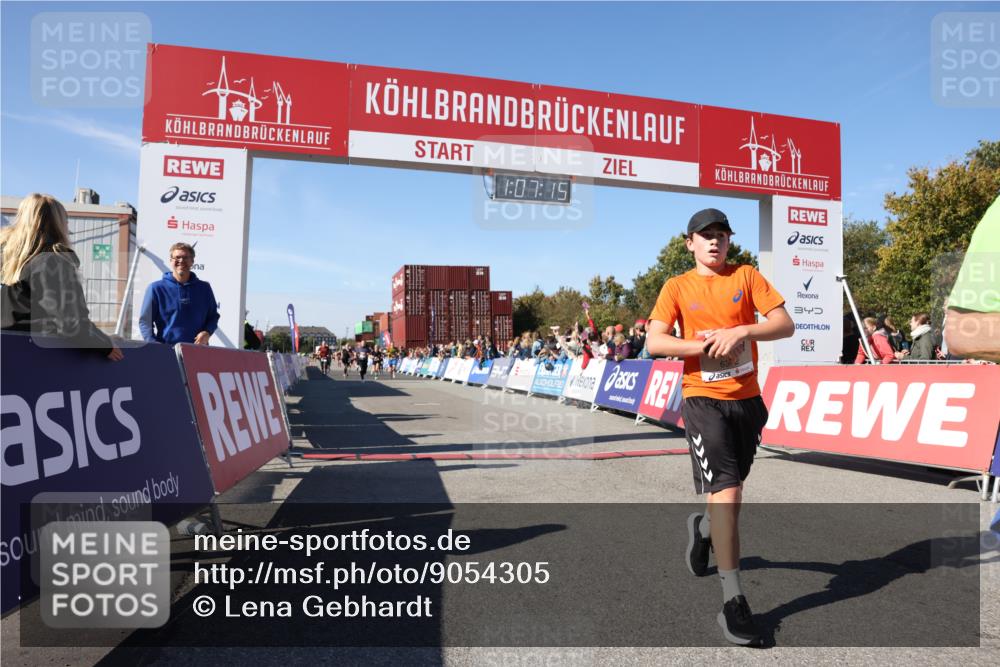 03.10.2025 - Köhlbrandbrückenlauf Lena Gebhardt http://msf.ph/oto/9054305 03.10.2025 13:07:15 Ziel 4444, 4649, 4794, 4804, 4806, 6065, 6302, 6459, 6467 meine-sportfotos.de